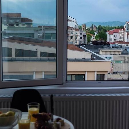 Studio With A View In City Center Targoviste Extérieur photo