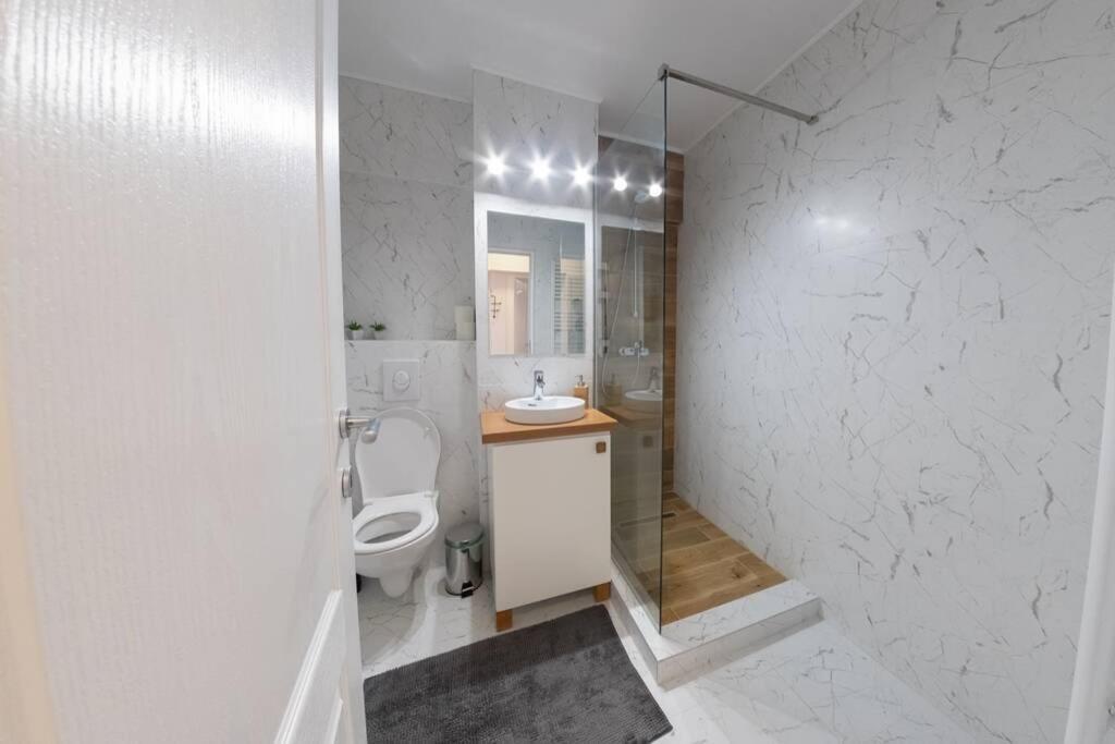Studio With A View In City Center Targoviste Extérieur photo