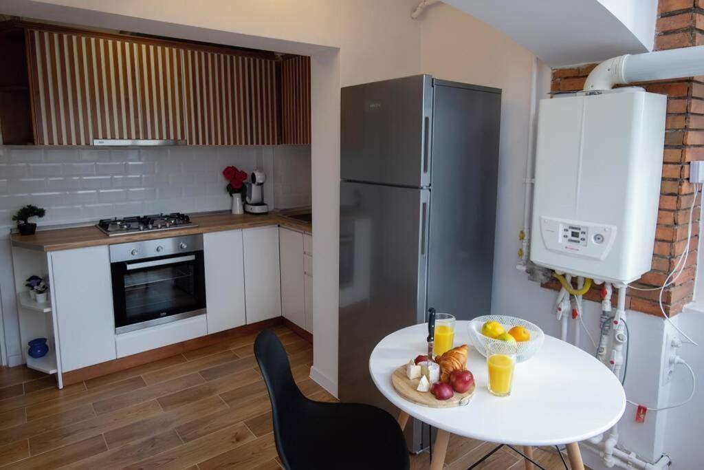 Studio With A View In City Center Targoviste Extérieur photo