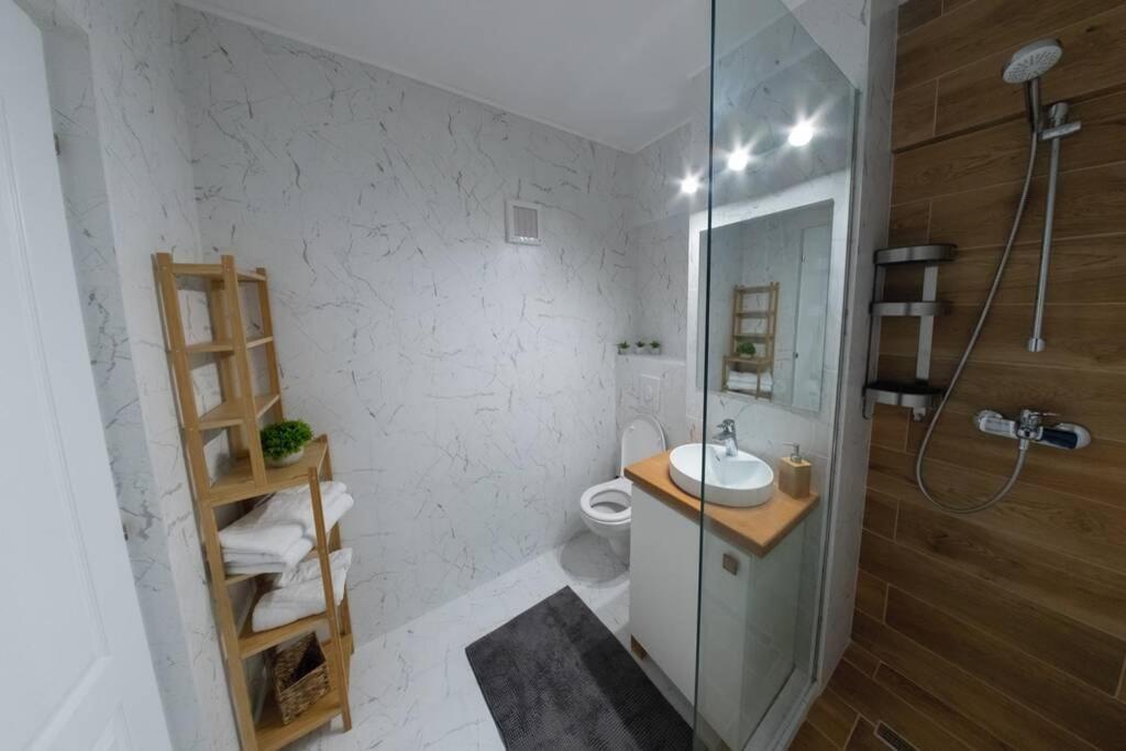 Studio With A View In City Center Targoviste Extérieur photo
